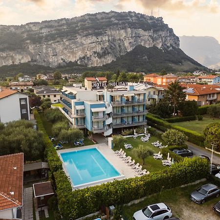 Hotel Holiday Sport & Relax Torbole Sul Garda Bagian luar foto