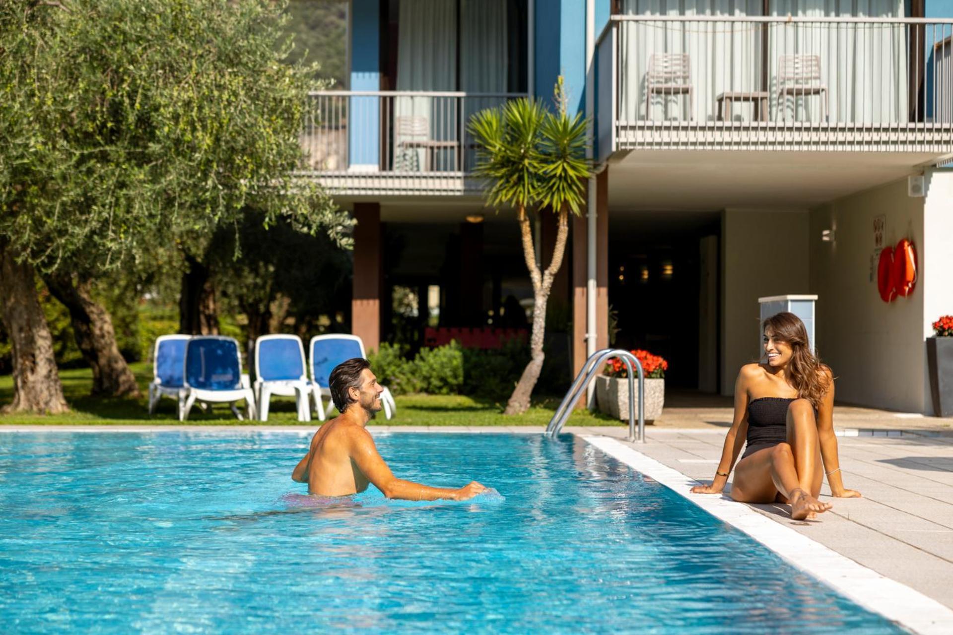 Hotel Holiday Sport & Relax Torbole Sul Garda Bagian luar foto