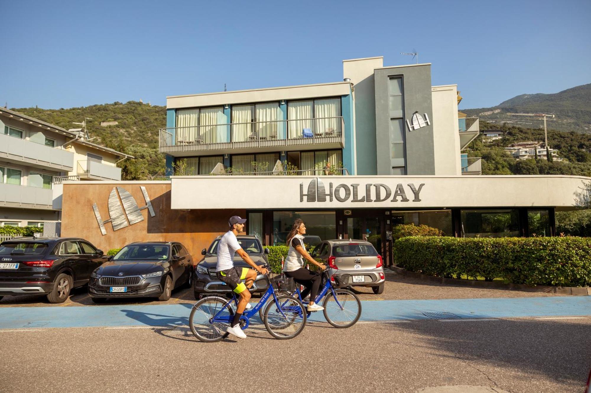 Hotel Holiday Sport & Relax Torbole Sul Garda Bagian luar foto