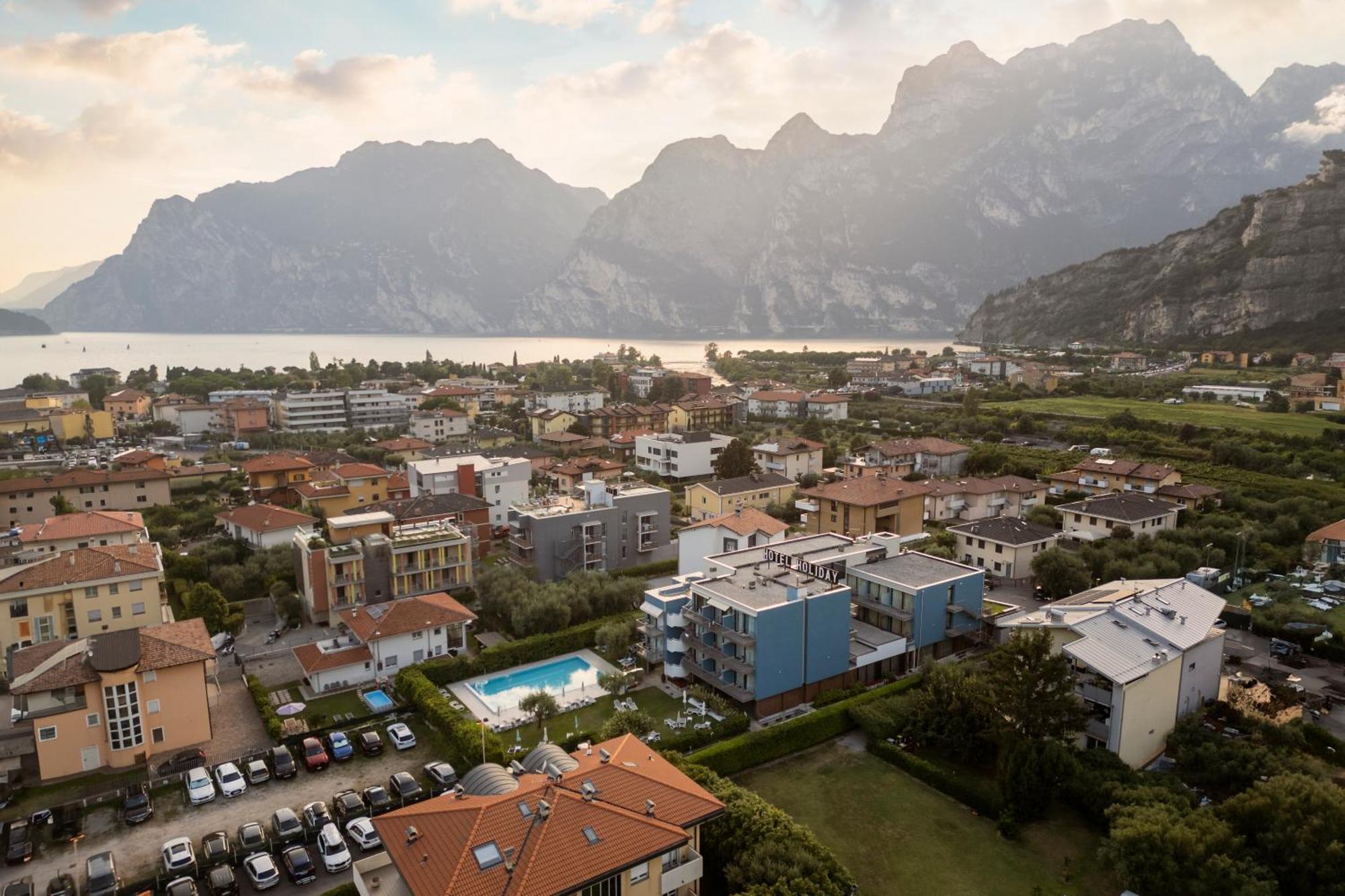 Hotel Holiday Sport & Relax Torbole Sul Garda Bagian luar foto