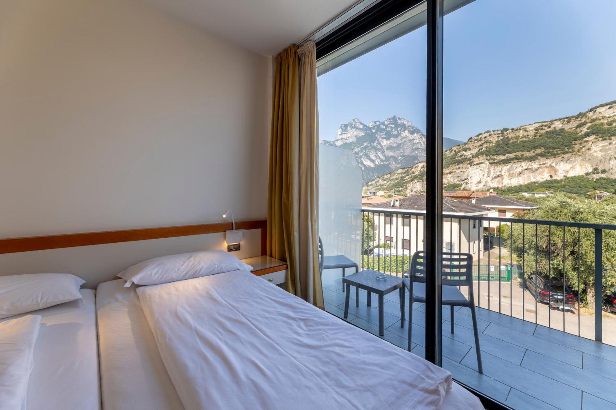 Hotel Holiday Sport & Relax Torbole Sul Garda Bagian luar foto