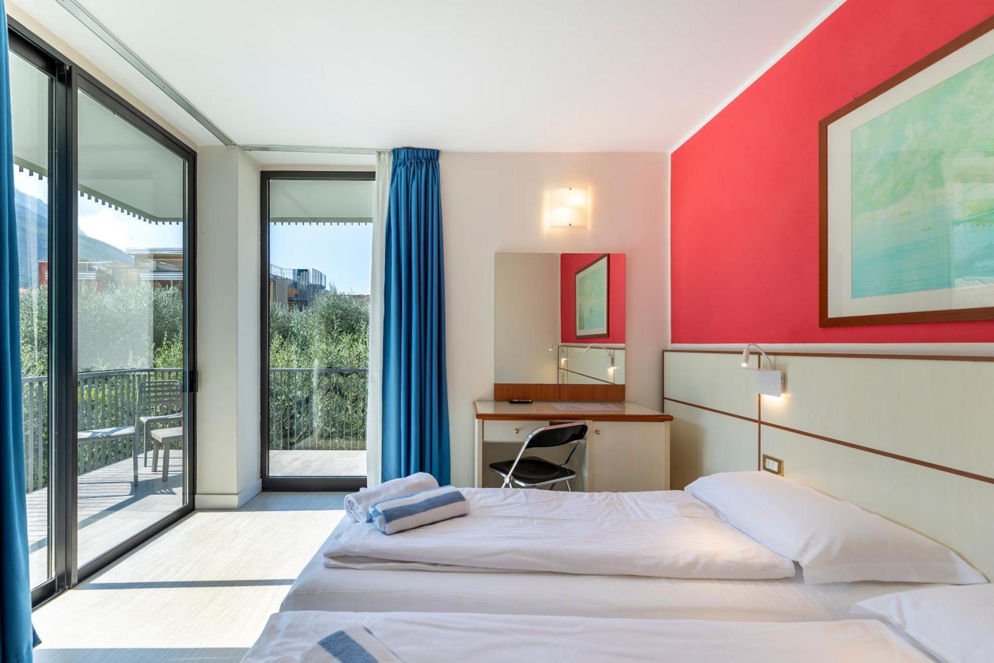 Hotel Holiday Sport & Relax Torbole Sul Garda Bagian luar foto